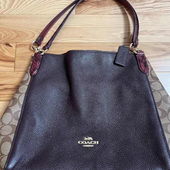 Coach Hallie Shoulder Bag In Signature Canvas - Picture 9 of 10